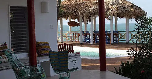Pelican Three-Bedroom Villa トレジャー・ビーチ
